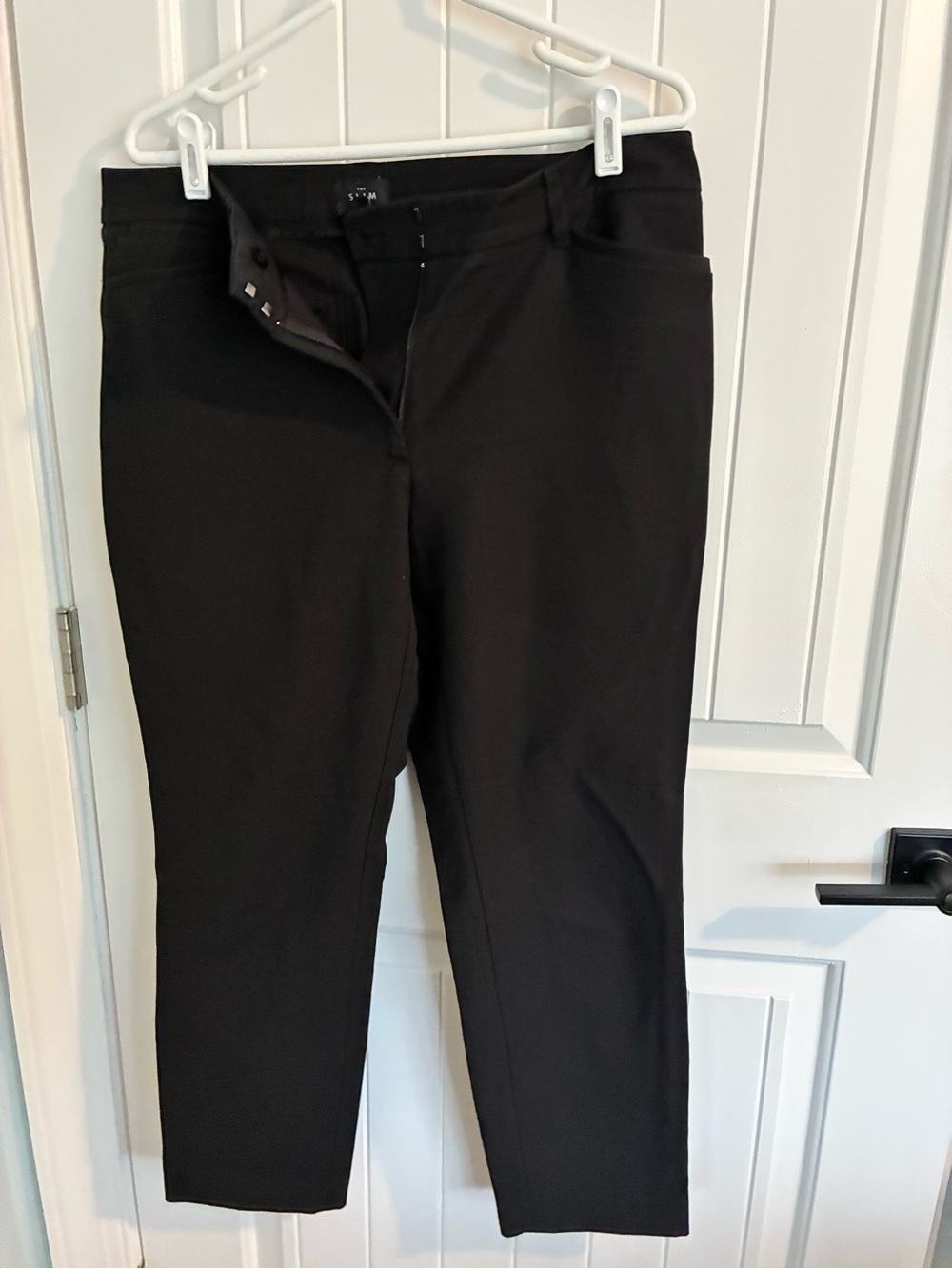 Ann Taylor Black Cropped Ankle Pants
